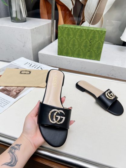 Gucci women's flat slippers - Image 5