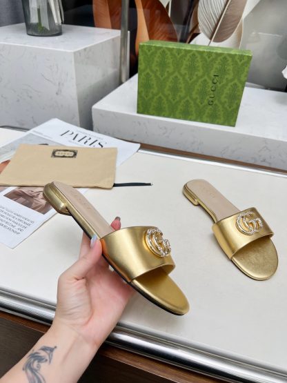 Gucci women's flat slippers - Image 3