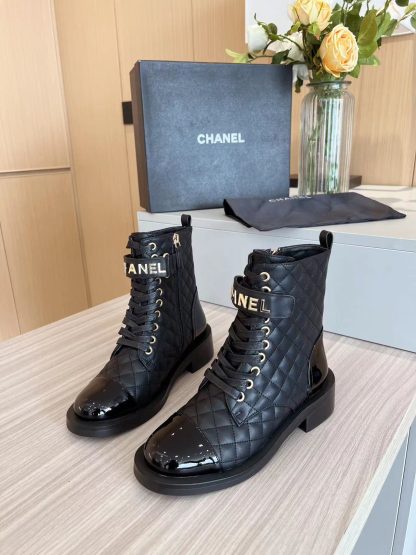 Chanel's latest black Martin boots for autumn and winter - Image 5