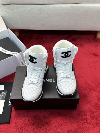 Chanel Early Autumn New Diamond Panda White Sneakers - Image 5