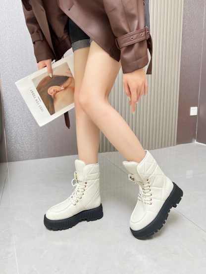 Chanel's new autumn and winter beige diamond-style bread boots - Image 5