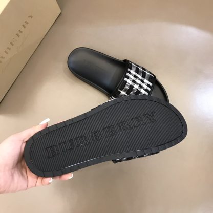 Burberry classic men's slippers - Image 5