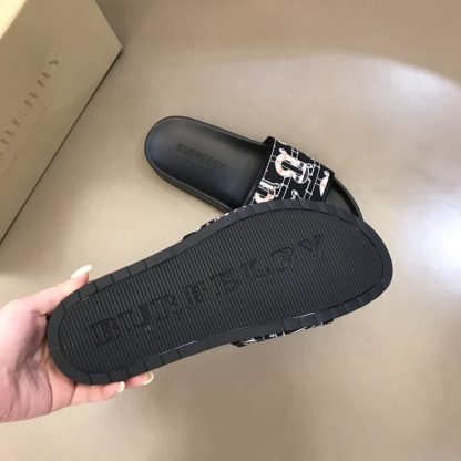 Burberry classic men's slippers - Image 4