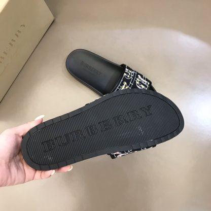 Burberry classic men's slippers - Image 5