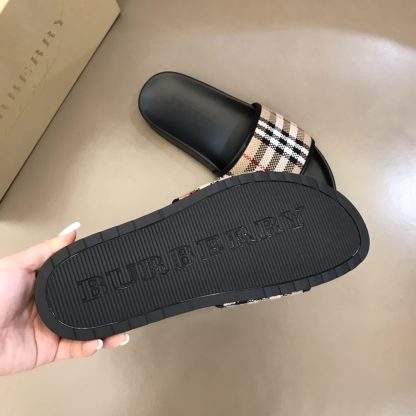 Burberry Casual Classic Men's Slippers - Image 5