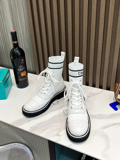 Chanel's latest white boots from the Paris catwalk - Image 4