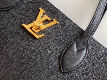 Louis Vuitton m57345 black spring and summer new product - lockme handbag - Image 5
