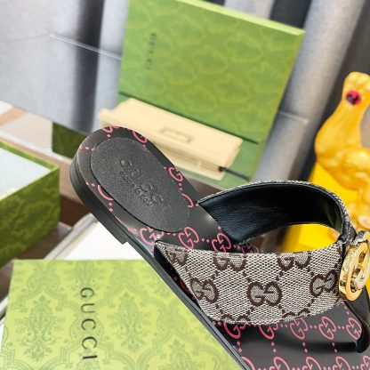 Gucci women's flat slippers - Image 5