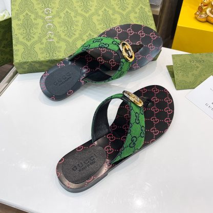 Gucci women's flat slippers - Image 4