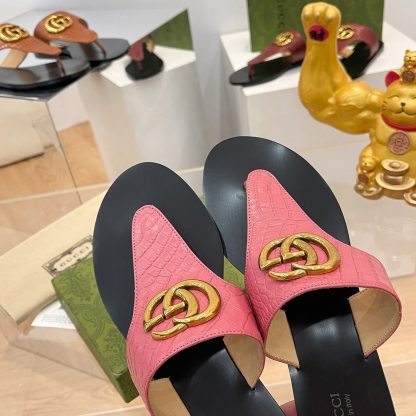 Gucci women's flat slippers - Image 5