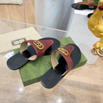 Gucci women's flat slippers - Image 5