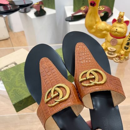 Gucci women's flat slippers - Image 6