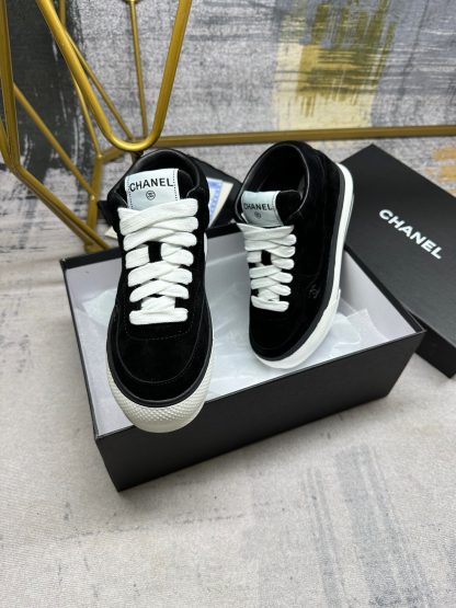 Chanel's latest black couple sports high-top casual shoes - Image 5