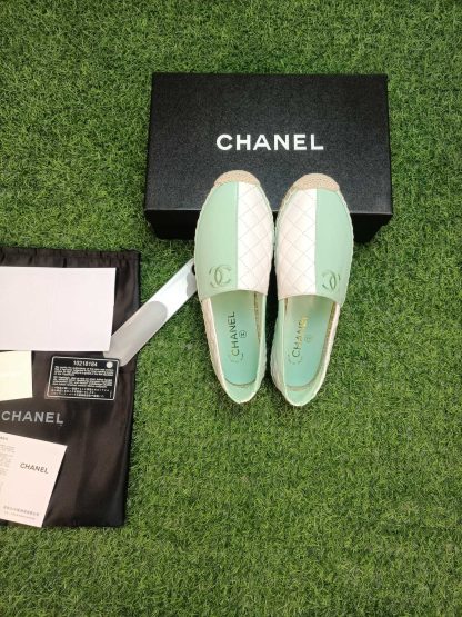 Chanel's early spring sunshine green and white new fisherman shoes - Image 4