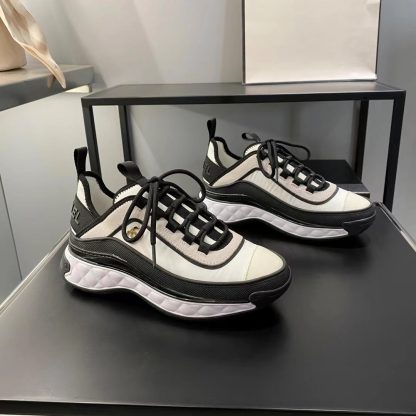 Chanel's latest beautiful black and white slim casual sneakers - Image 5