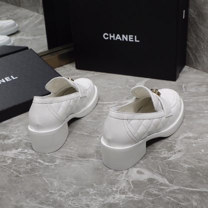 Chanel's early spring new love buckle thick heel white loafers, heel height 4.5cm - Image 5