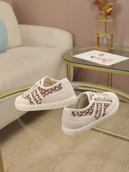 Gucci Double G embroidered low-top lace-up fashion sneakers - Image 6
