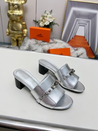Hermès Spring/Summer new silver block-heeled sandals, heel height 5cm - Image 5