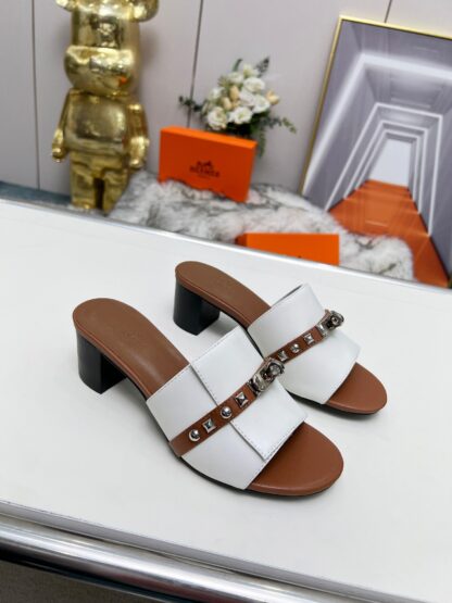 Hermès new spring and summer white and brown color matching thick heel sandals, heel height 5cm - Image 5