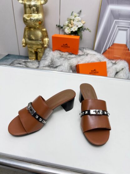Hermès new spring and summer brown and black color matching thick heel sandals, heel height 5cm - Image 5