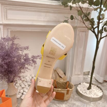 Hermès summer classic yellow palm print thick heel sandals - Image 3