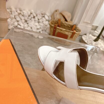 Hermes Summer Classic Style Palm Pattern White Brown Block Heel Sandals - Image 3