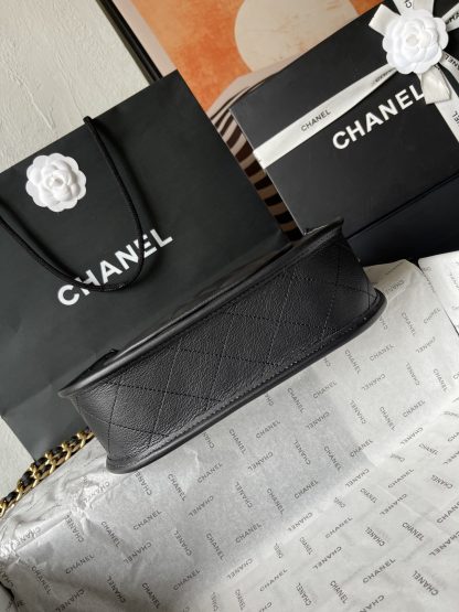 Chanel 24s hobo simple and elegant handbag - Image 5