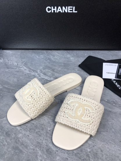 Chanel off-white new fabric sheepskin slippers - Image 4