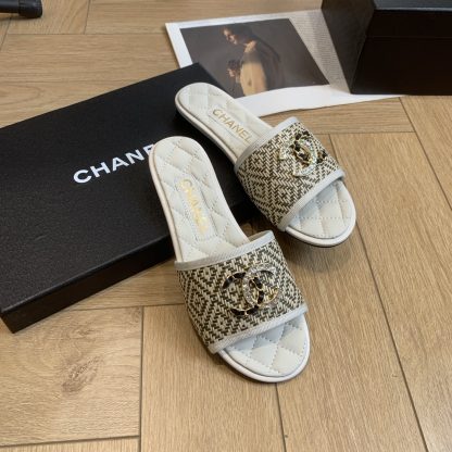 Chanel spring and summer white with flash brick double c flat slippers - Image 5