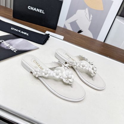 Chanel Spring/Summer White Delicate Shoes and Customized Flower Flip Flops Heel Height 1.5cm - Image 5