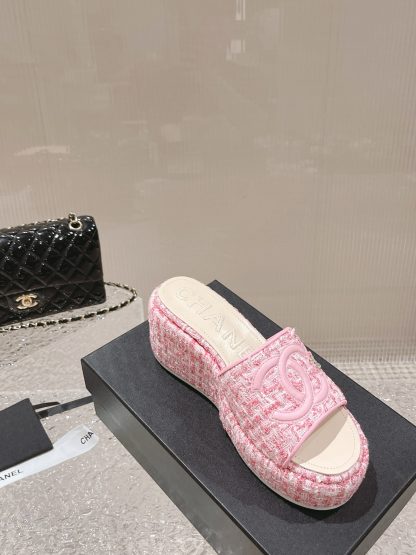 Chanel summer classic pink double c design stylish and comfortable slippers front 3cm back 7cm - Image 5