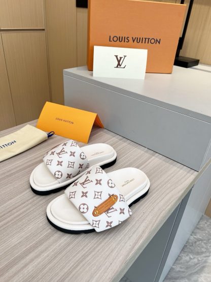 Louis Vuitton's latest fashion casual half slippers - Image 5