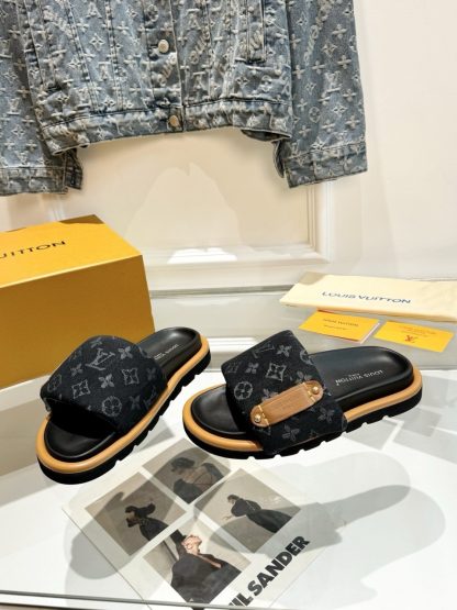 Louis Vuitton's latest fashion casual half slippers - Image 5