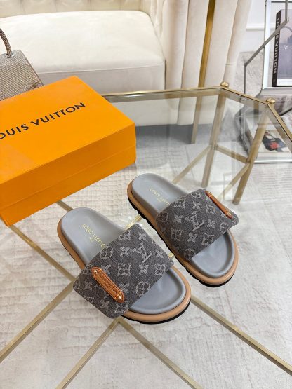 Louis Vuitton's latest fashion casual half slippers - Image 5