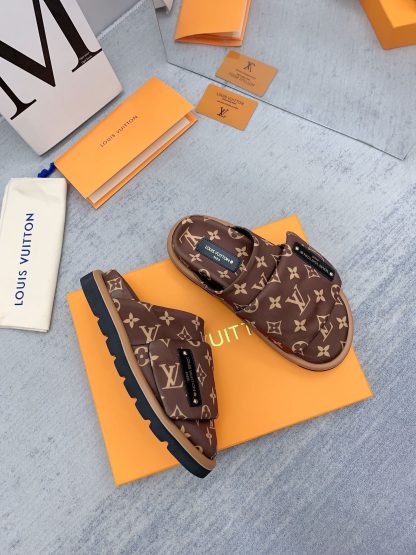 Louis Vuitton Early Spring Couple's Closed-Toe Slippers - Image 5