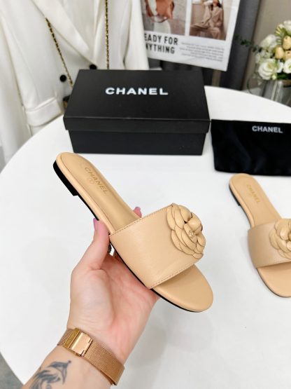 Chanel new apricot fabric sheepskin slippers - Image 4