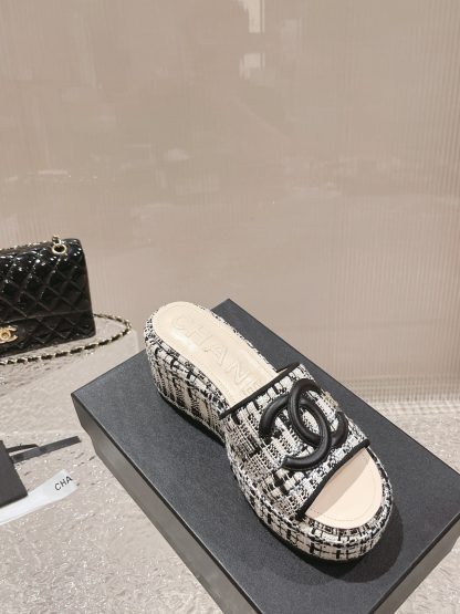 Chanel summer classic black and white double C design stylish and comfortable slippers front 3cm back 7cm - Image 5