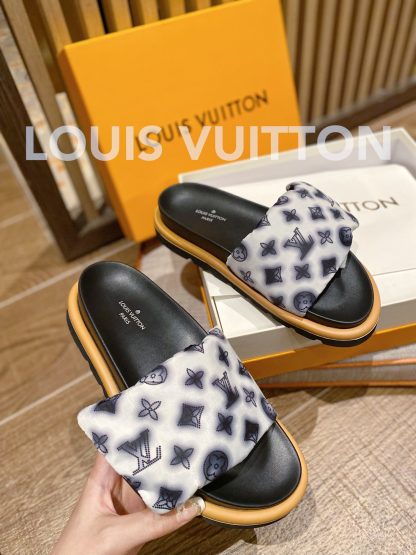 Louis Vuitton's latest hot-selling Velcro series couple's thick-soled slippers - Image 5