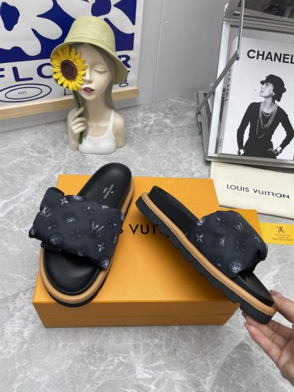 Louis Vuitton's latest hot-selling Velcro series couple's thick-soled slippers - Image 5