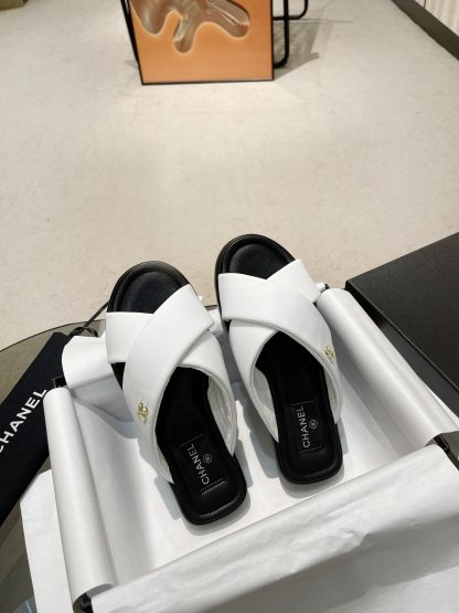 Chanel Spring and Summer Classic White Versatile Slippers - Image 5