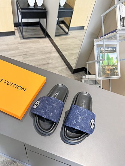 Louis Vuitton Couple's Embossed Slippers - Image 5
