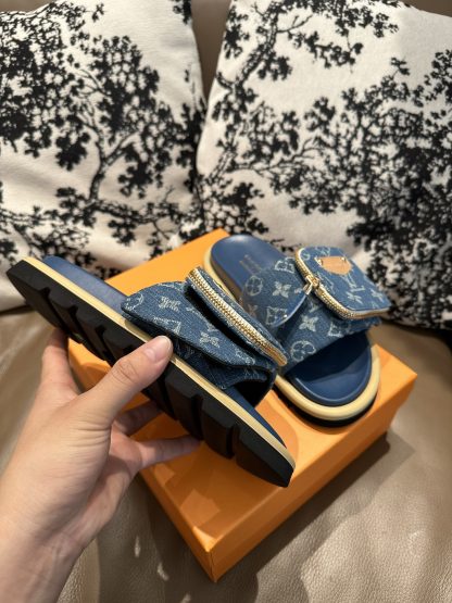Louis Vuitton Couple's Small Backpack and Four-Color Slippers - Image 5