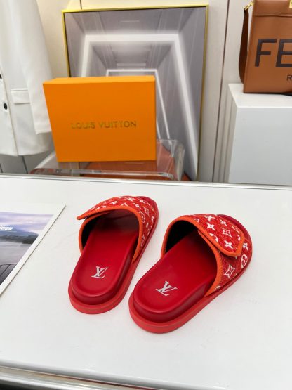 Louis Vuitton couple's early autumn new embossed logo hot-selling slippers - Image 5