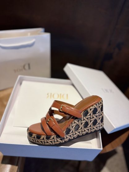 Dior exquisite versatile wedge sandals - Image 5