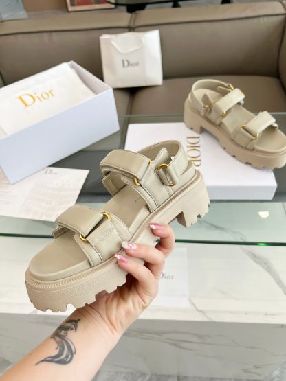 Dior's popular thick-soled mid-heeled sandals - Image 5