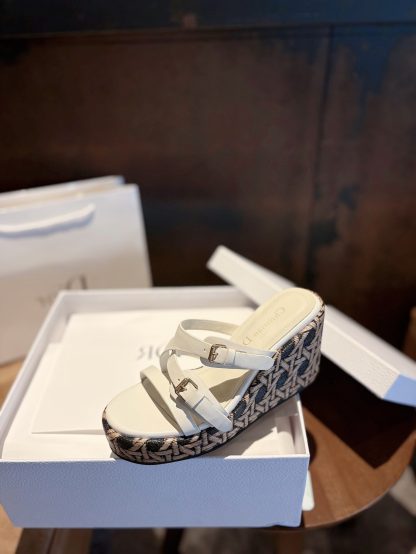 Dior simple and versatile wedge sandals - Image 5