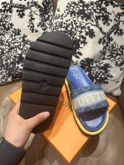 Louis Vuitton classic flip flops - Image 5