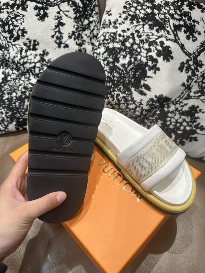 Louis Vuitton classic flip flops - Image 5