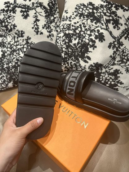 Louis Vuitton classic flip flops - Image 5