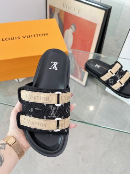 Louis Vuitton high-end men's summer slippers - Image 5